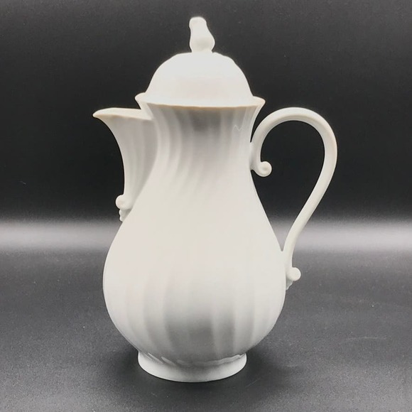 Vintage AK Kaiser Scalloped Teapot Set Egg Cups White Porcelain W Germany - Picture 4 of 16